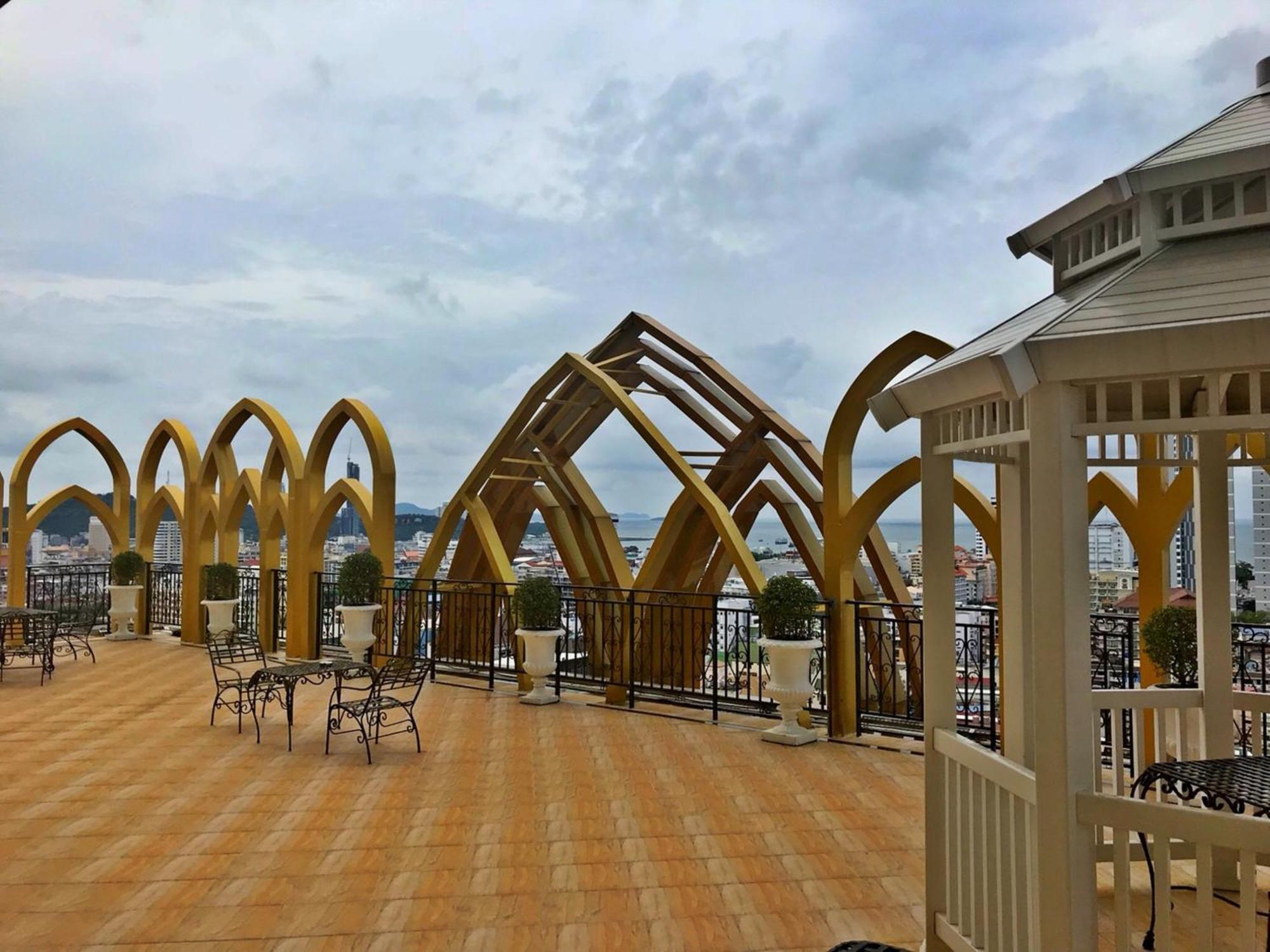 Lk President Hotel Pattaya Exterior photo