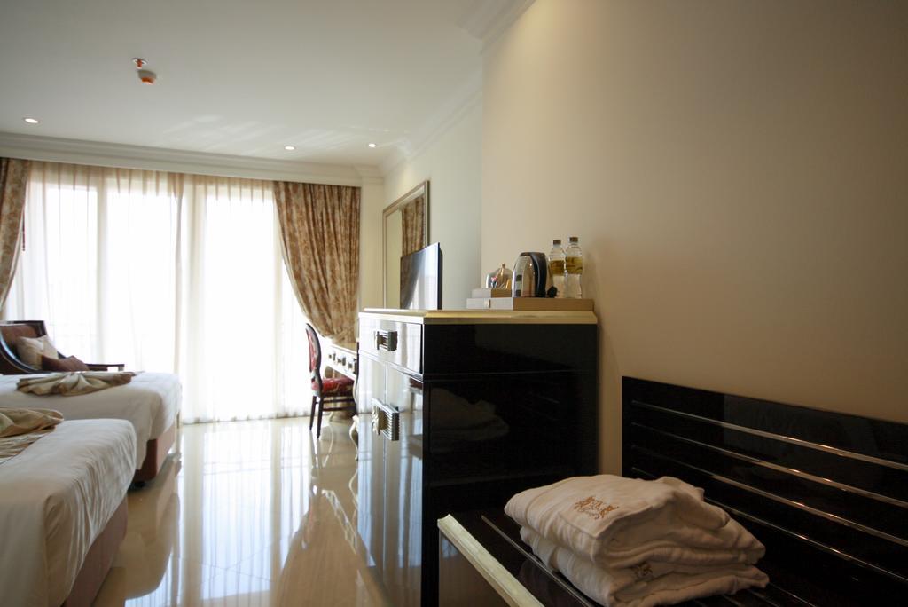 Lk President Hotel Pattaya Exterior photo