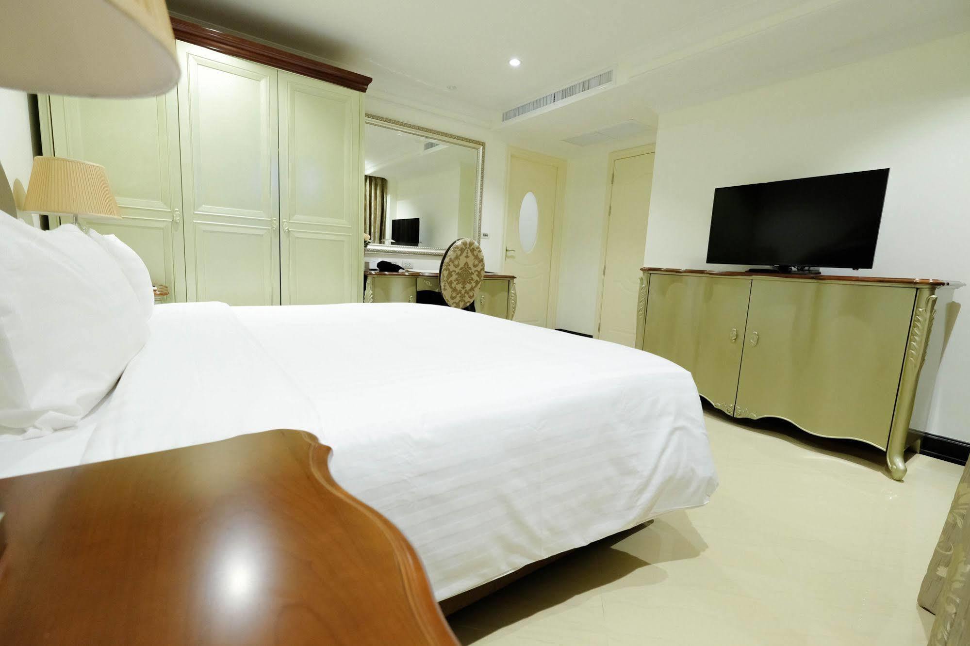 Lk President Hotel Pattaya Exterior photo