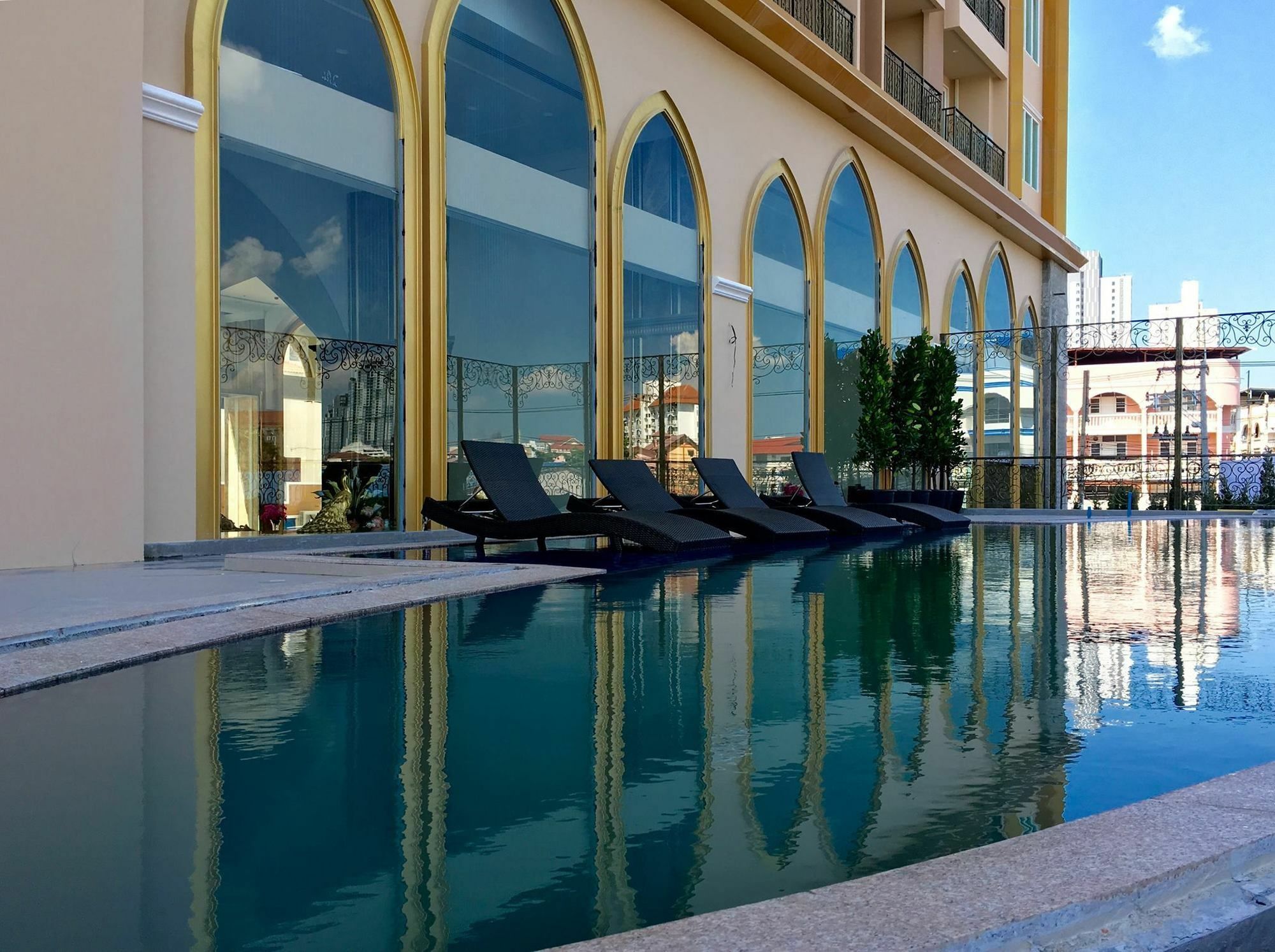 Lk President Hotel Pattaya Exterior photo